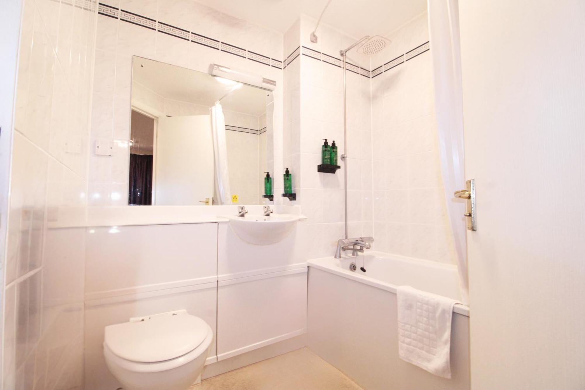 Orchid Epsom; Sure Hotel Collection By Best Western Dış mekan fotoğraf